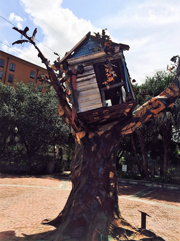 mid-view-tree-house-sculpture