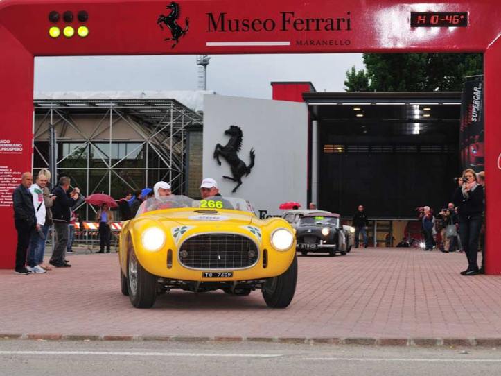 Museo_Ferrari_-_Partenza_1000Miglia_-_foto_by_Roberto_Cerruti_-_Shutterstock.com