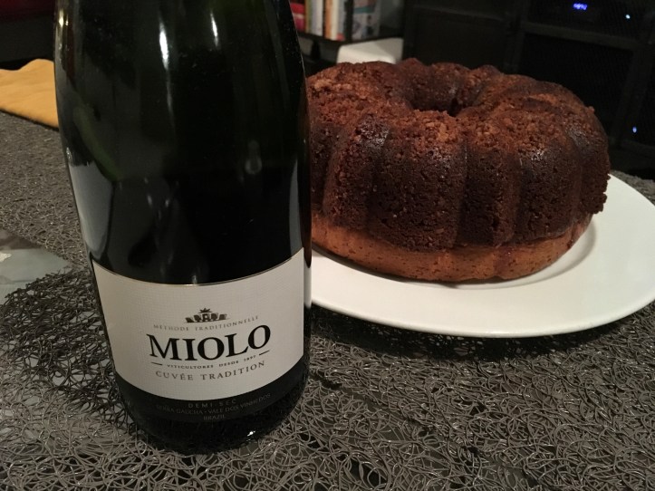 CLose Up Cake and Bubbles